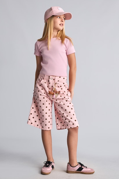 Girl Capri