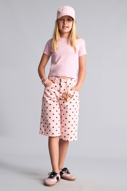 Girl Capri