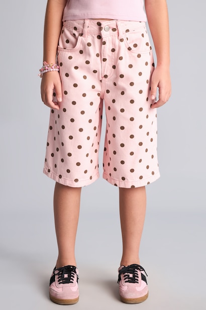 Girl Capri