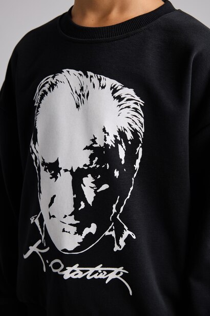 Regular Fit Printed Crew Neck Sweatshirt