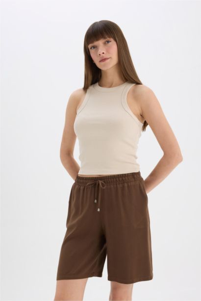 شورت قصير بالمندو بجيب وخصر عالي