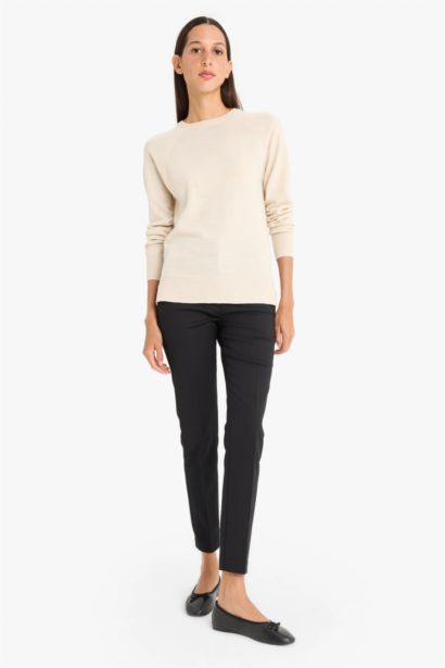 بلوفر قصة مريحة برقبة مستديرة