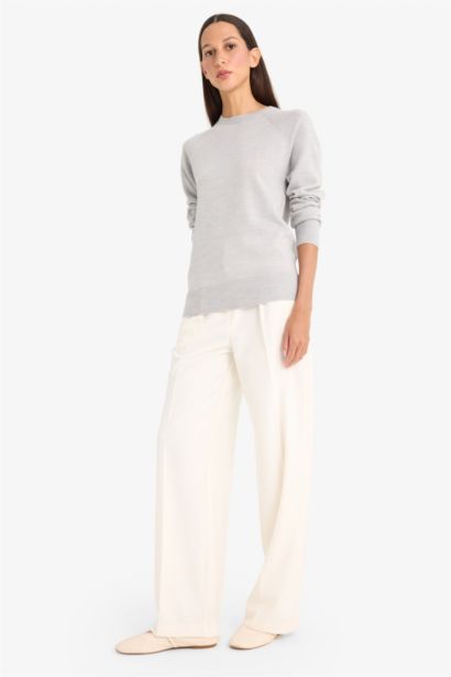 بلوفر قصة مريحة برقبة مستديرة رمادي فاتح