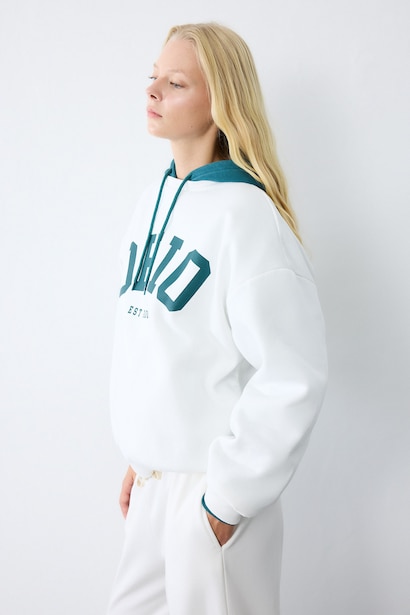 سويت شيرت اوفر سايز مطبوع بياقة مستديرة