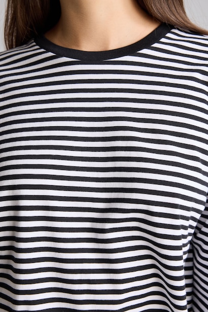 Oversize Fit Long Sleeve T-Shirt