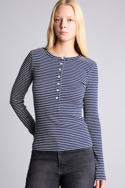 Çizgili Düğmeli Fitilli Henley Yaka Uzun Kollu Tişört
