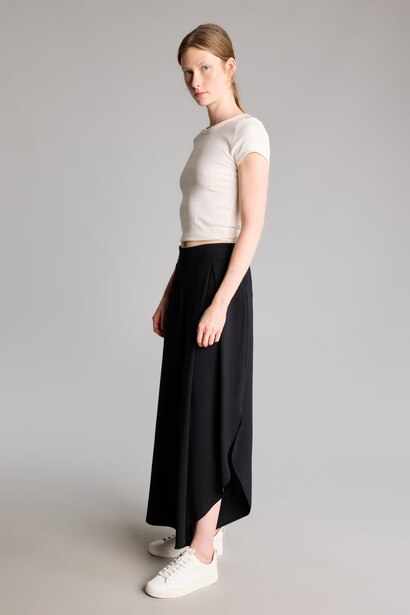 Regular Waist Pleated Aerobin Capri Pants
