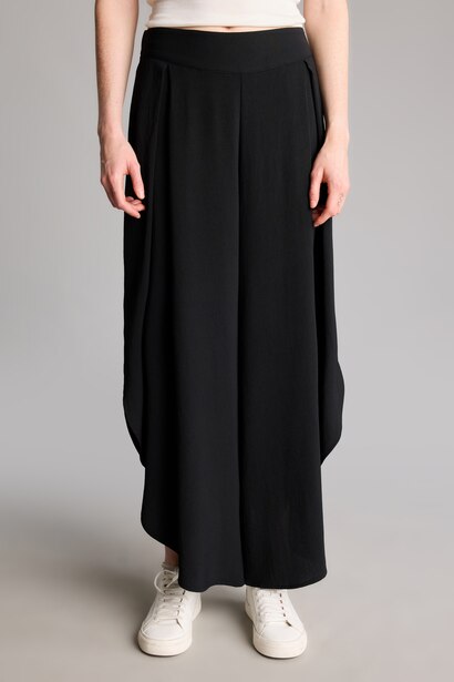 Regular Waist Pleated Aerobin Capri Pants