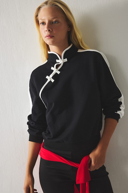 Kontrast Asimetrik Düğmeli Sweatshirt
