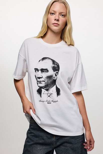 Oversıze Atatürk Baskılı Kısa Kollu Tişört