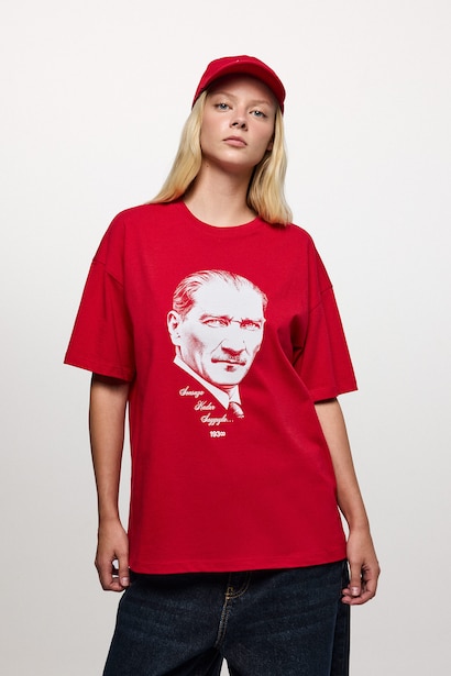 Oversıze Atatürk Baskılı Kısa Kollu Tişört