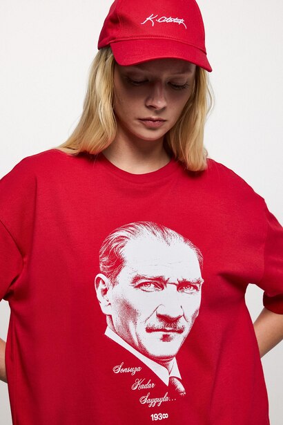 Oversıze Atatürk Baskılı Kısa Kollu Tişört