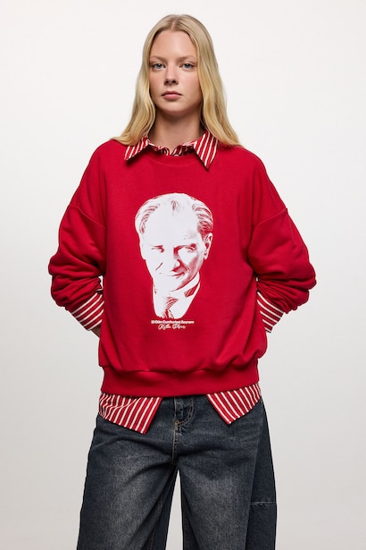 Bisiklet Yaka Atatürk Baskılı Sweatshirt