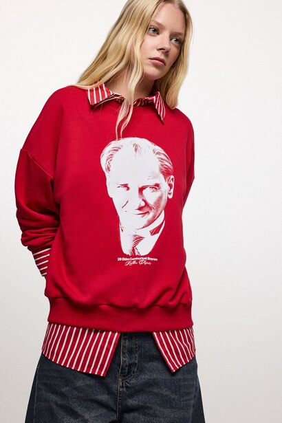 Bisiklet Yaka Atatürk Baskılı Sweatshirt
