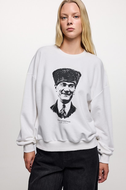 Oversize Bisiklet Yaka Atatürk Kumaş Sweatshirt