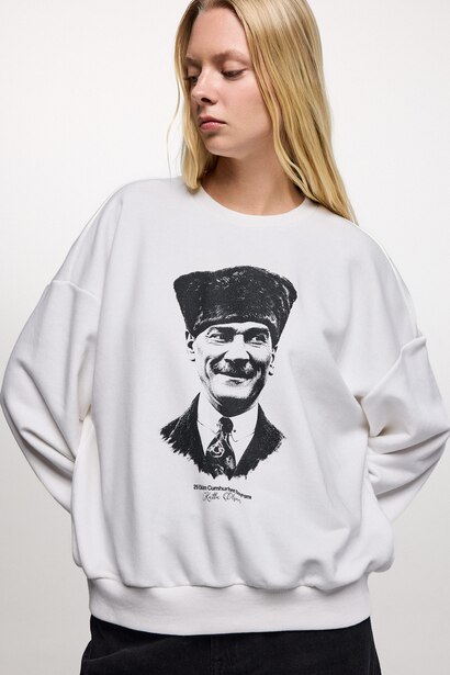 Oversize Bisiklet Yaka Atatürk Kumaş Sweatshirt