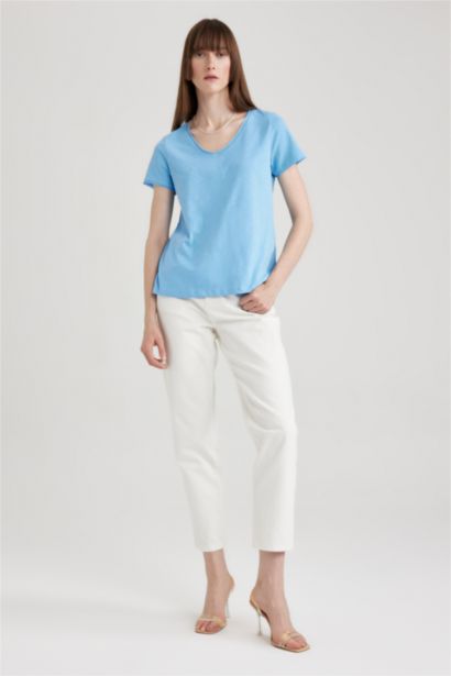 تيشيرت بيزك سادة بقصة عادية برقبة V