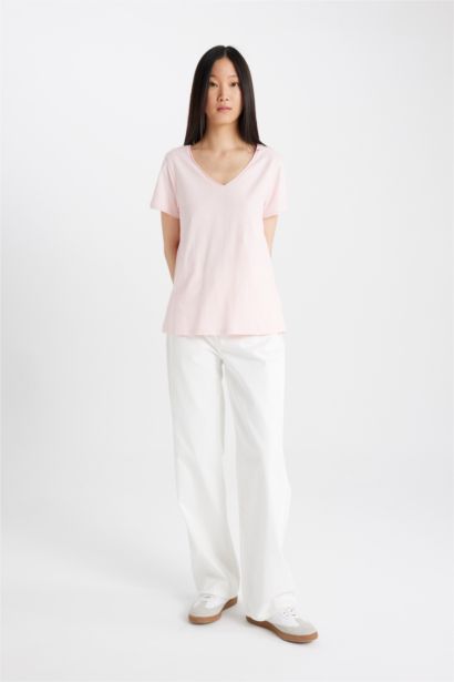 T-Shirt coupe régulière à Manches Courtes à Col en V