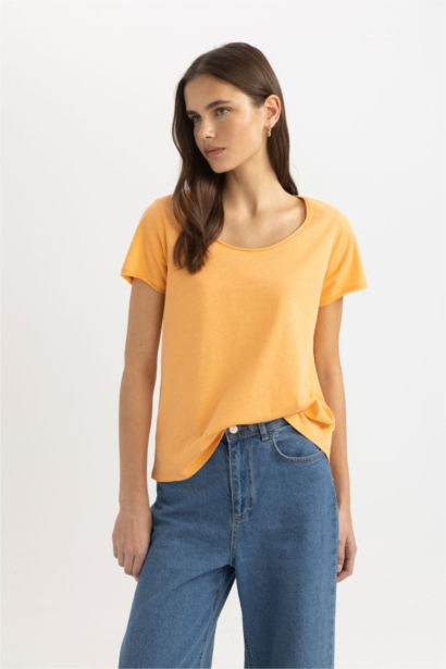 T-Shirt coupe régulière à Manches Courtes à Col Rond