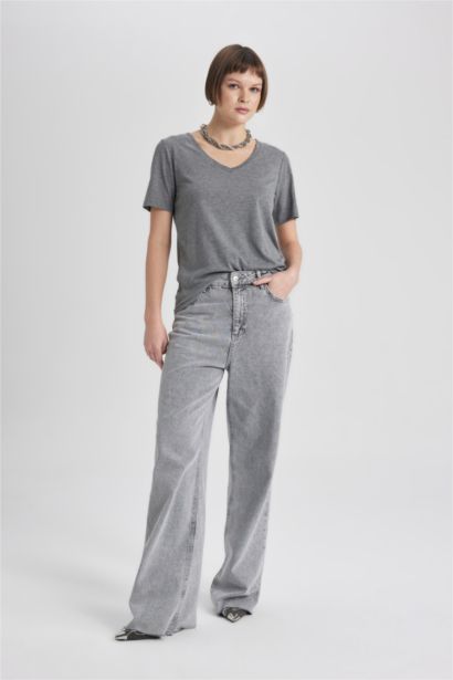 تي شيرت بياقة V قصة عادية