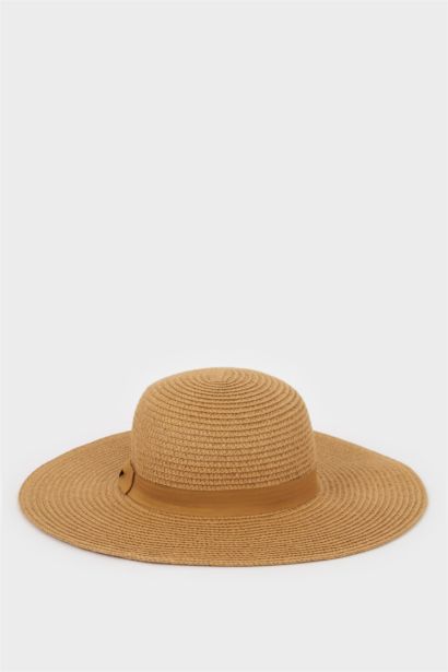 قبعة نسائية من القش