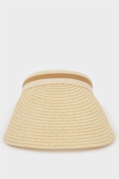 قبعة نسائية من قش