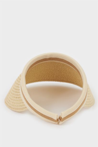 قبعة نسائية من قش