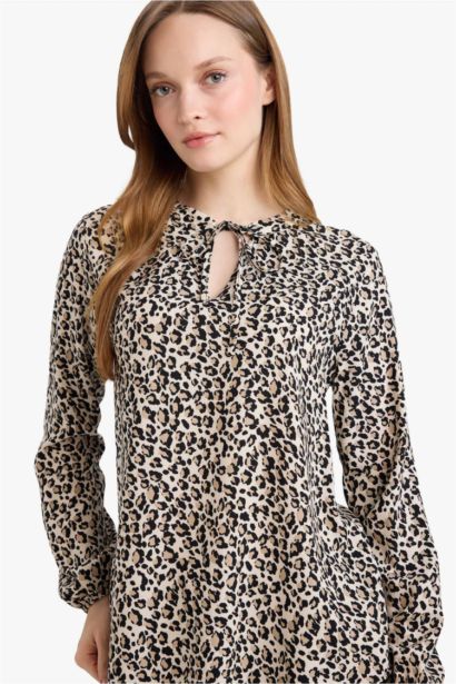 بلوزة قصة عادية بنقشة الفهد كم طويل