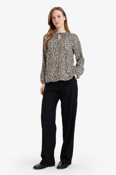 بلوزة قصة عادية بنقشة الفهد كم طويل