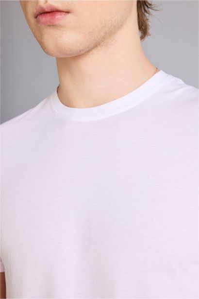 T-shirt basique à col rond et manches courtes