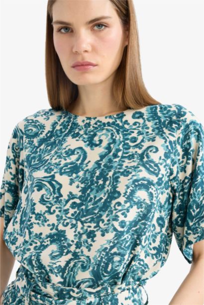 Regular Fit Round Collar Printed Short Sleeve Blouse