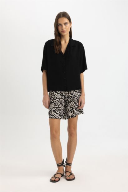 شورت قصة مريحة بخصر عالي برجل واسع