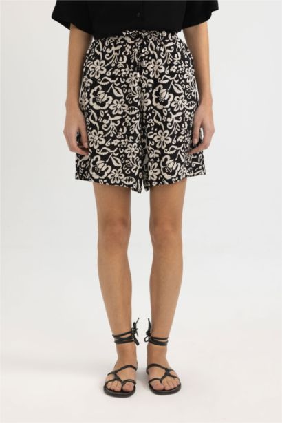 شورت قصة مريحة بخصر عالي برجل واسع