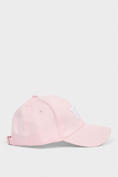 Женская хлопковая кепка с вышивкой