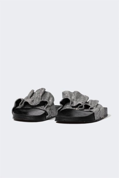 صندالة نسائية بكعب مسطح بشريط مزدوج