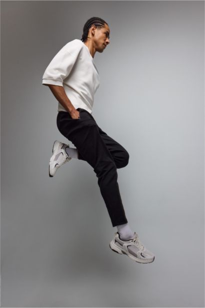 بنطلون جوجر سليم فيت برجل عادي