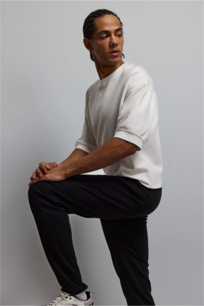 بنطلون جوجر سليم فيت برجل عادي