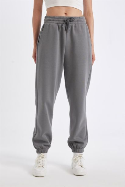 Standard Fit Elastic Waist Basic Thick Jogger Sweatpants