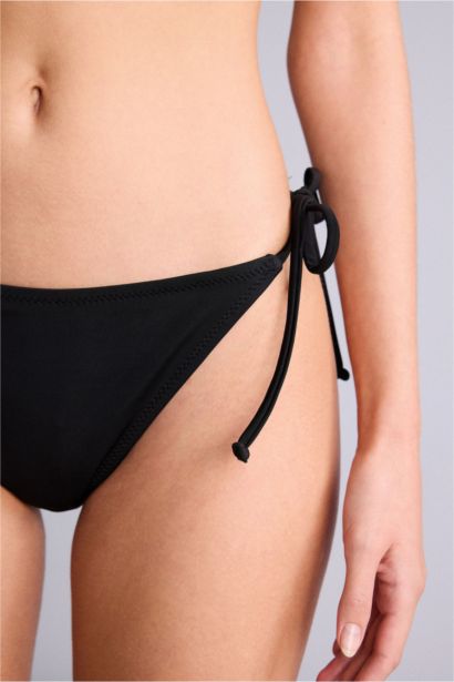 كلوت بكيني قصة عادية