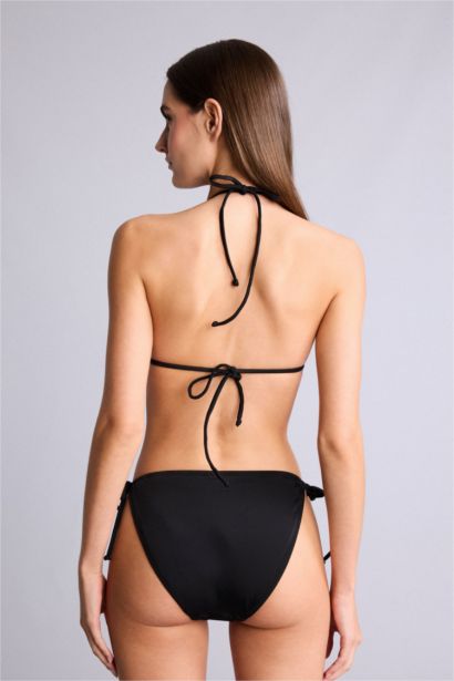 كلوت بكيني قصة عادية