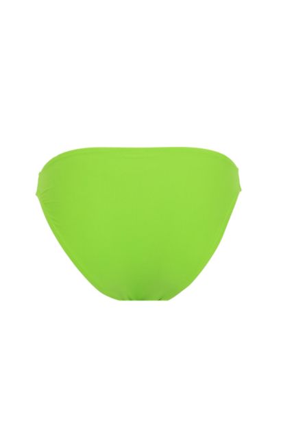 اندر بكيني بقصة عادية من Fall In Love