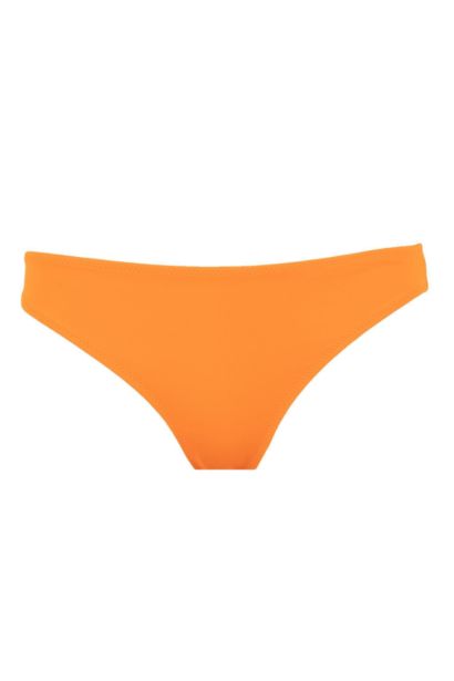 اندر بكيني قصة عادية من Fall In Love