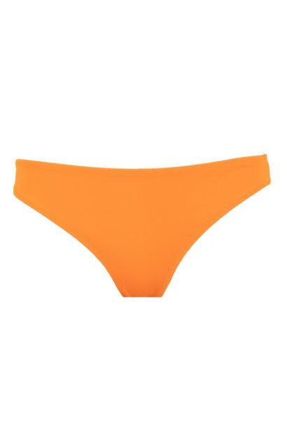 اندر بكيني قصة عادية من Fall In Love