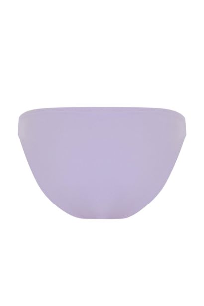 اندر بكيني قصة عادية من Fall In Love