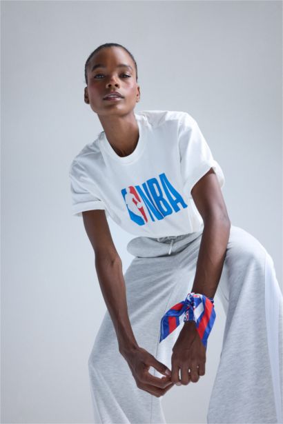 تيشيرت نص كم اوفر سايز مطبوع برقبة مستديرة من NBA