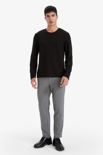 بنطرون قصة عادية ضيقة برجل عادي