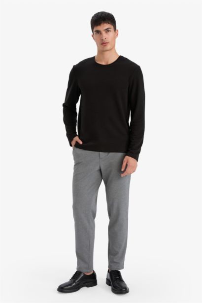 بنطرون قصة عادية ضيقة برجل عادي