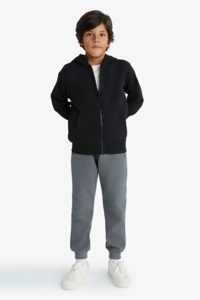 سويت شيرت ولادي قصة عادية بياخة بسحاب