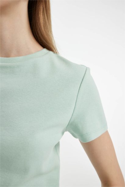 تيشيرت نص كم بيزك سليم فيت مضلع