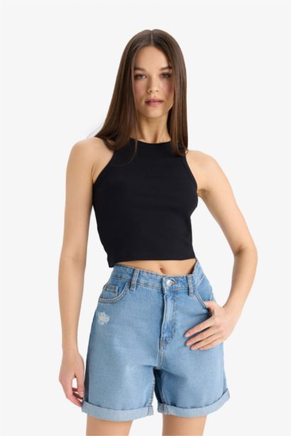 كروب توب مضلع وياقة هالتر